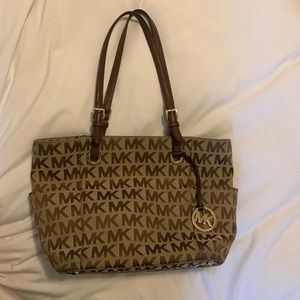 Micheal Kors purse